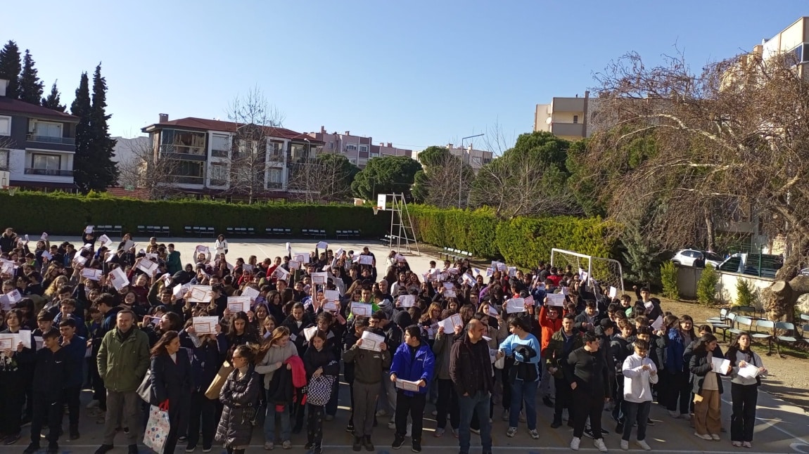 Öğrencilerimizin Karne heyecanı