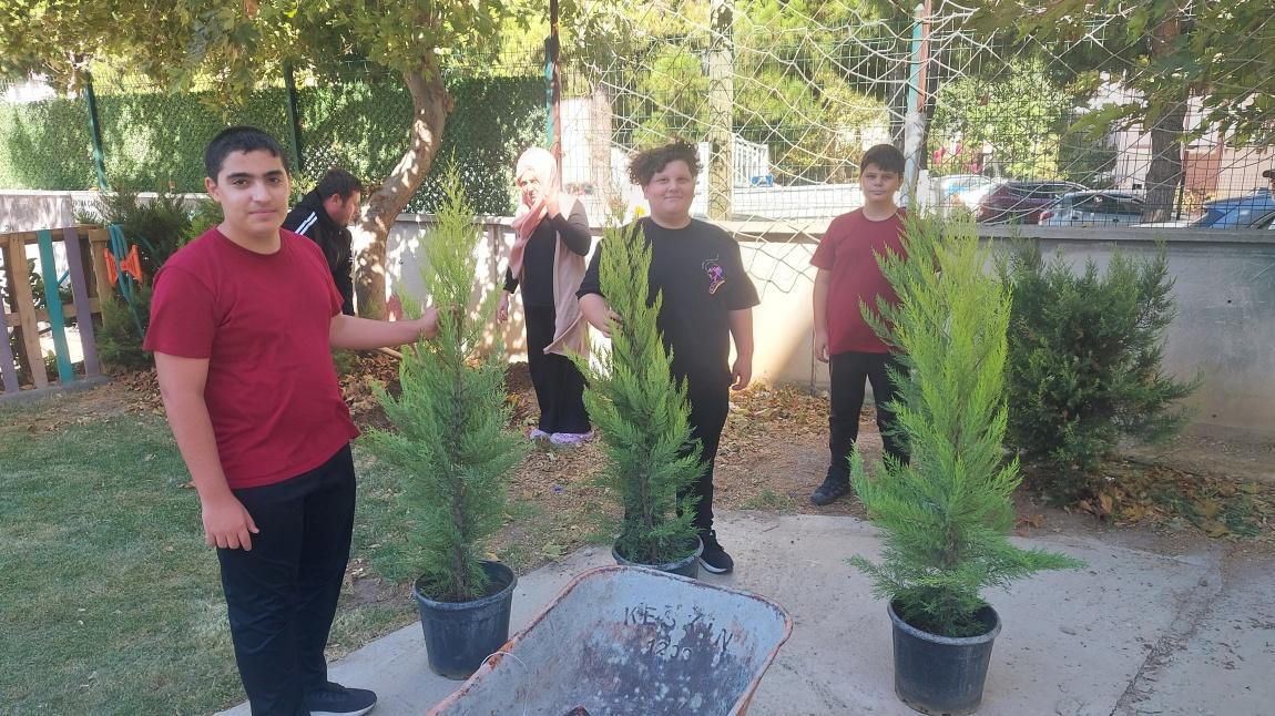 Yeşil Vatan Benim Okulum Geleceğe ÇARE